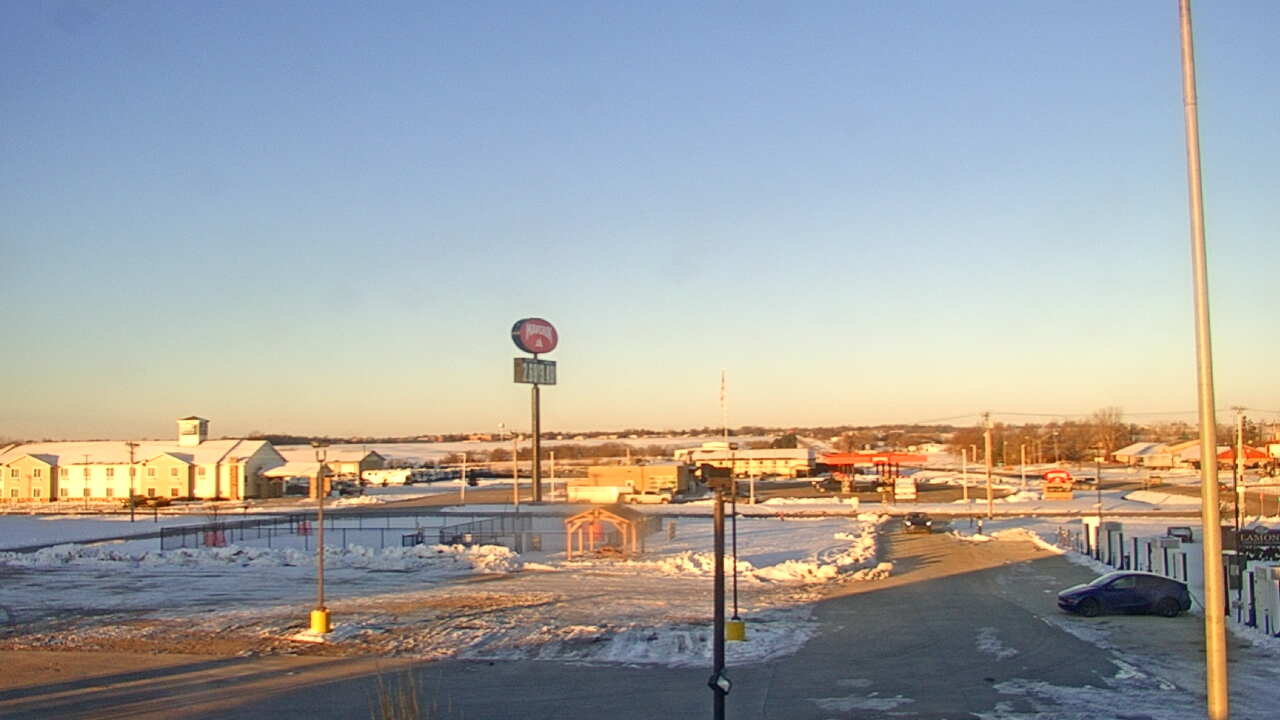 Thumbnail for current weather camera view from Amish Country Store in Lamoni, Iowa