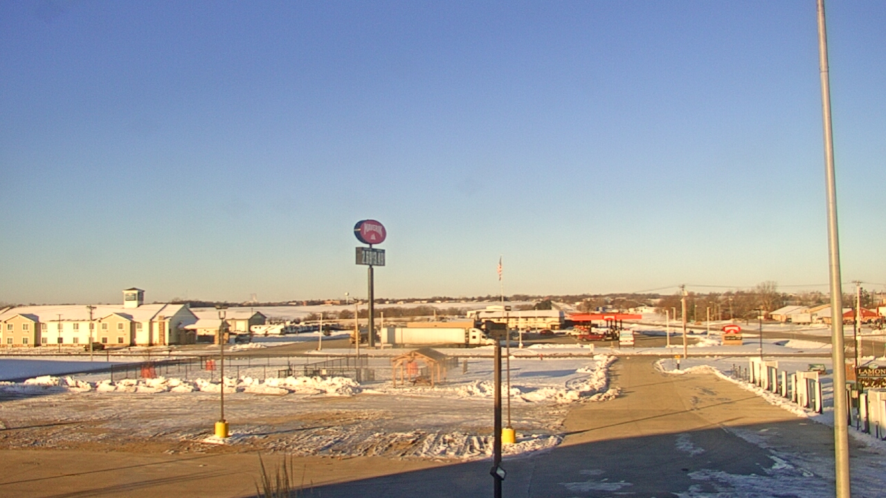 Thumbnail for current weather camera view from Amish Country Store in Lamoni, Iowa