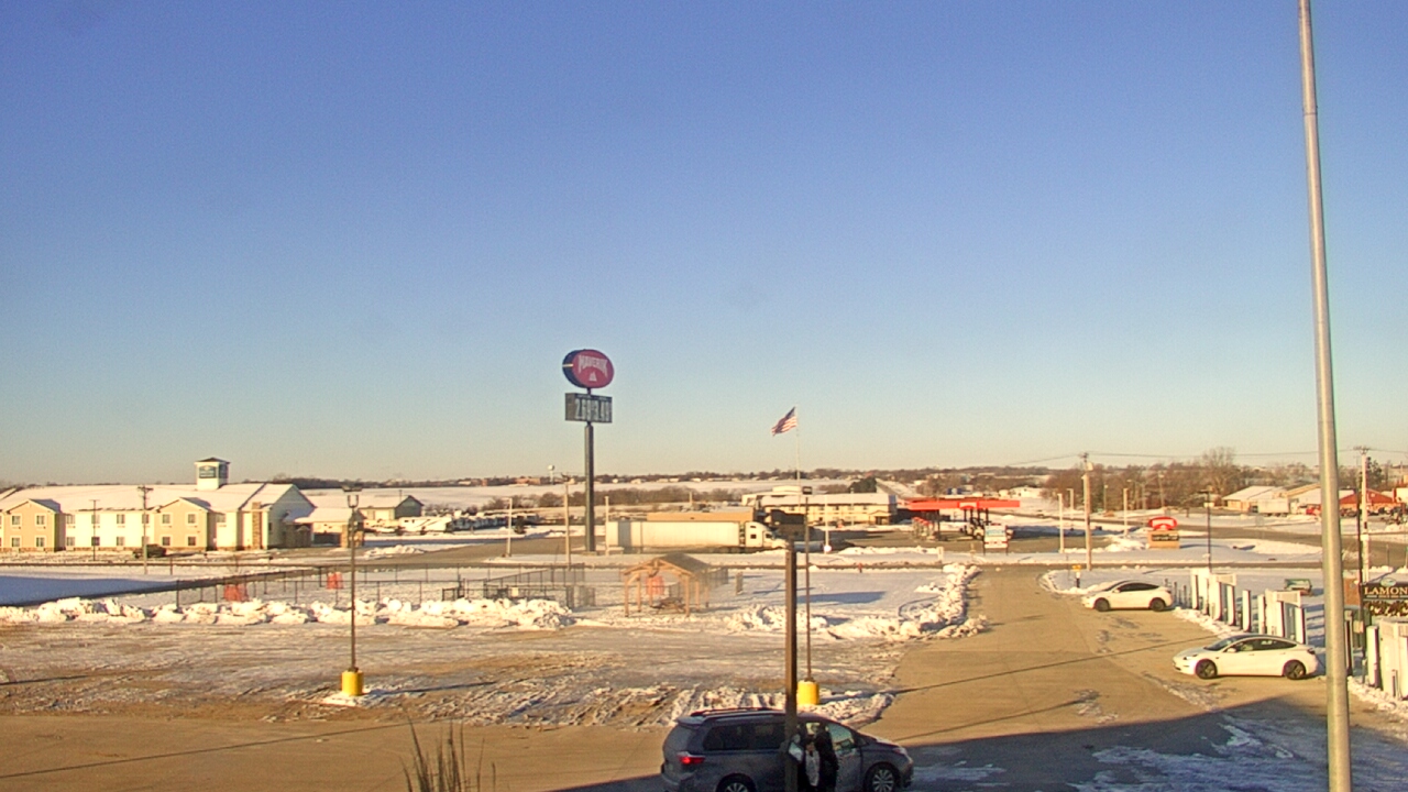 Thumbnail for current weather camera view from Amish Country Store in Lamoni, Iowa