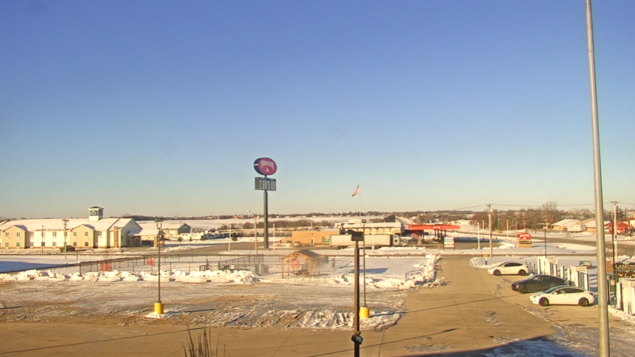 Thumbnail for current weather camera view from Amish Country Store in Lamoni, Iowa