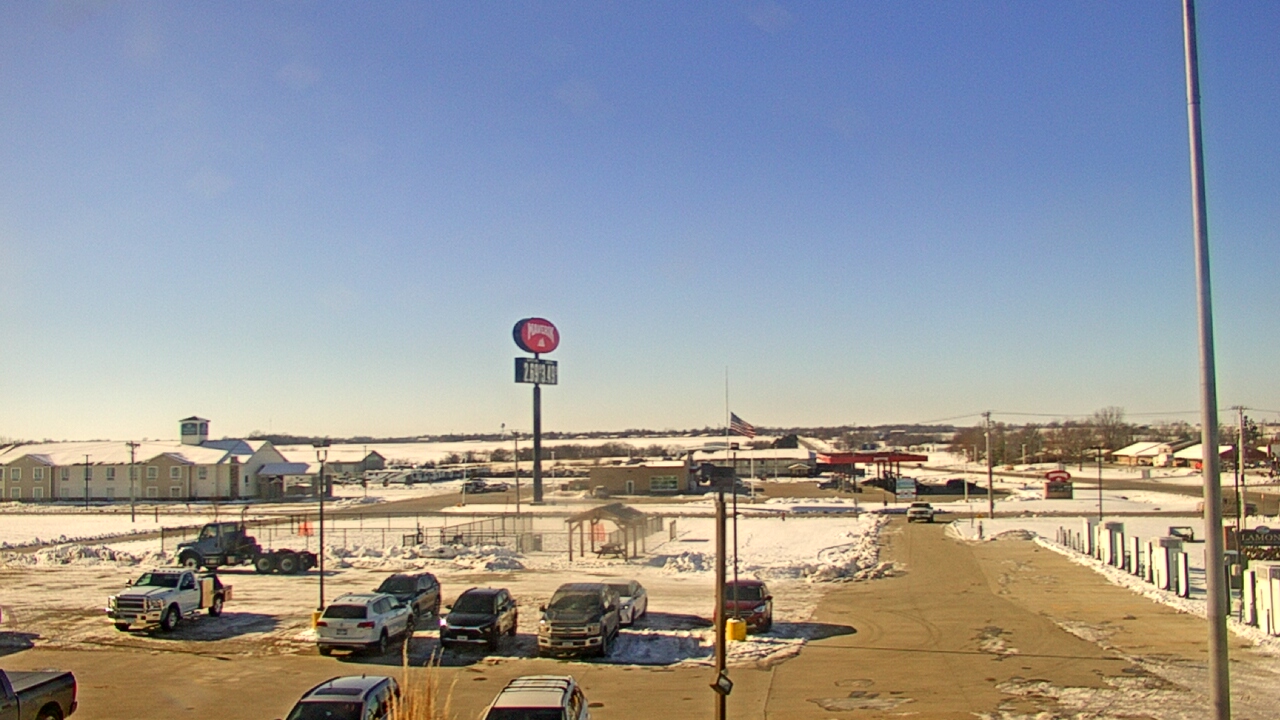 Thumbnail for current weather camera view from Amish Country Store in Lamoni, Iowa