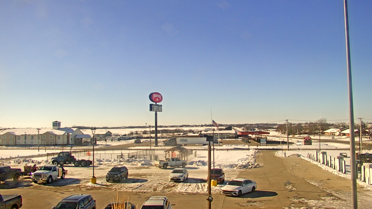 Thumbnail for current weather camera view from Amish Country Store in Lamoni, Iowa