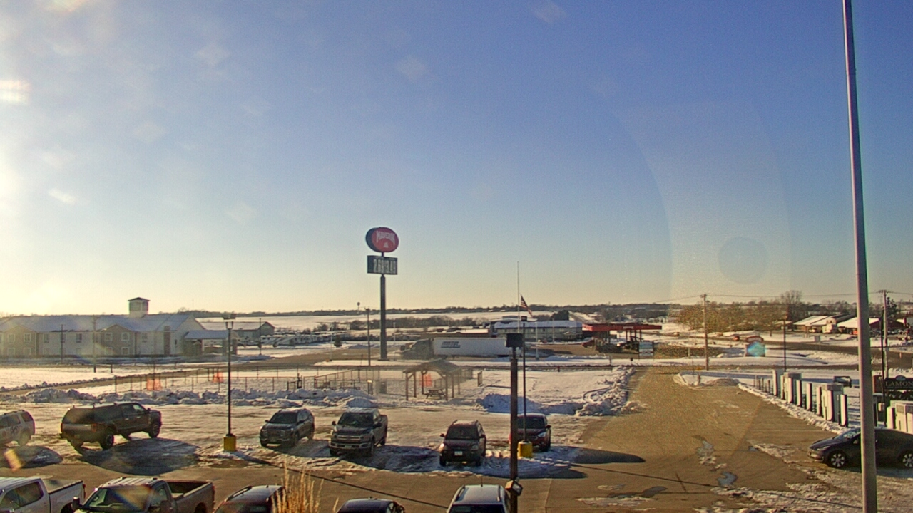 Thumbnail for current weather camera view from Amish Country Store in Lamoni, Iowa