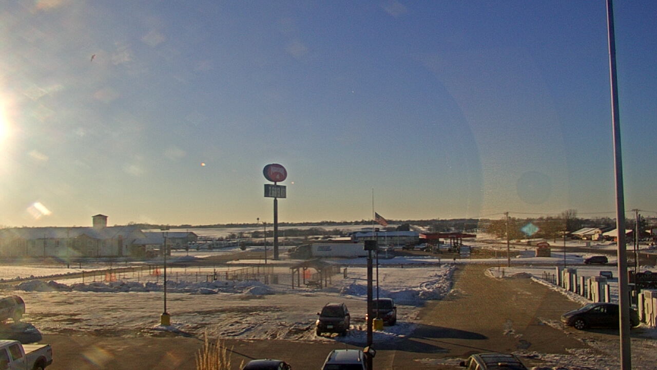 Thumbnail for current weather camera view from Amish Country Store in Lamoni, Iowa