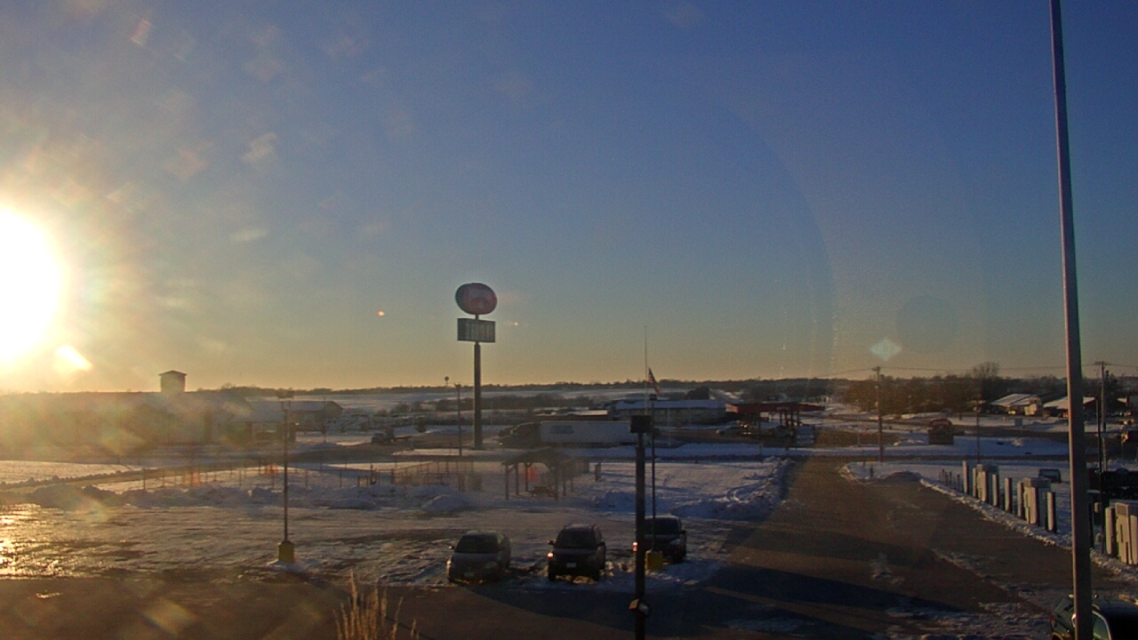 Thumbnail for current weather camera view from Amish Country Store in Lamoni, Iowa