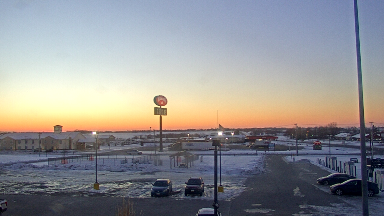 Thumbnail for current weather camera view from Amish Country Store in Lamoni, Iowa