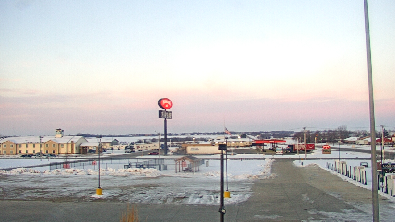 Thumbnail for current weather camera view from Amish Country Store in Lamoni, Iowa
