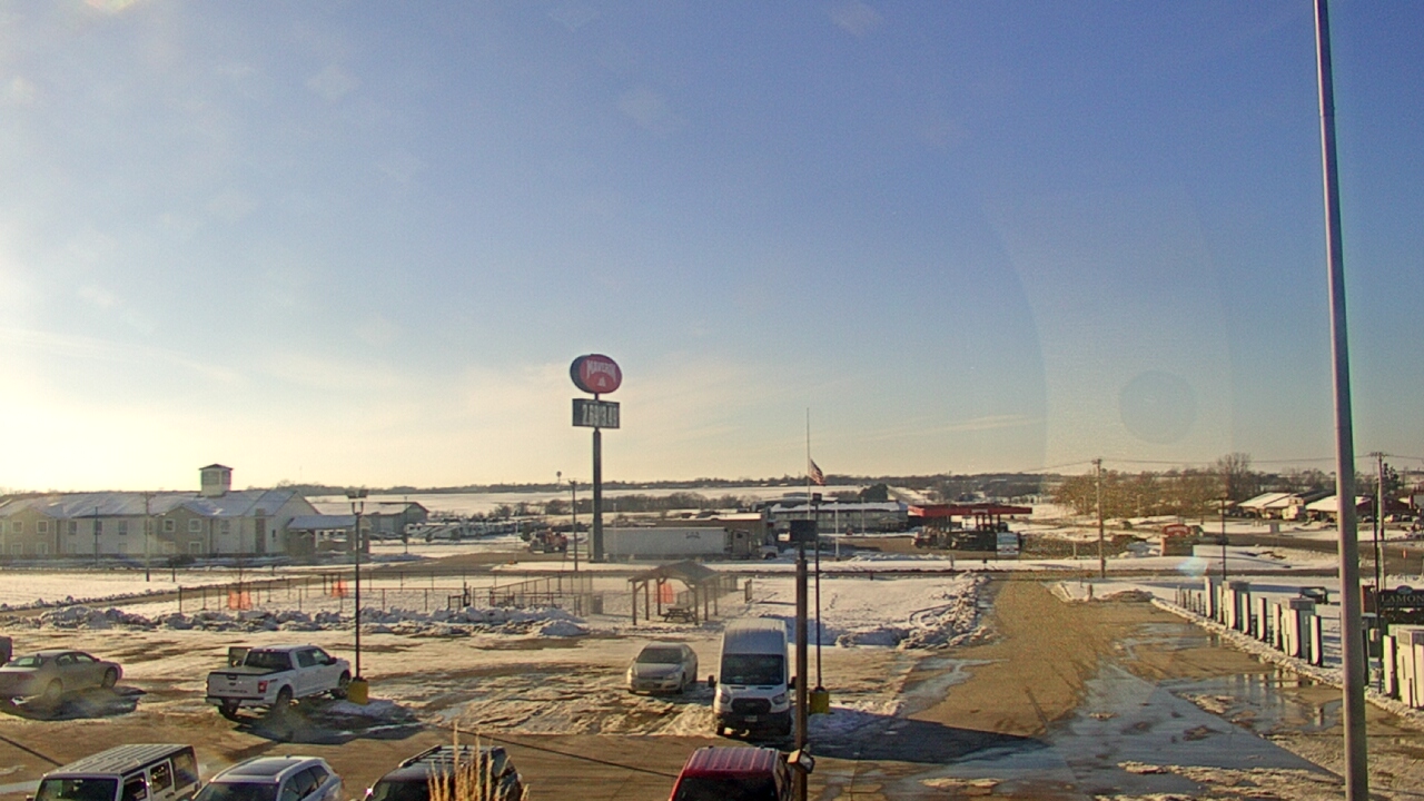 Thumbnail for current weather camera view from Amish Country Store in Lamoni, Iowa