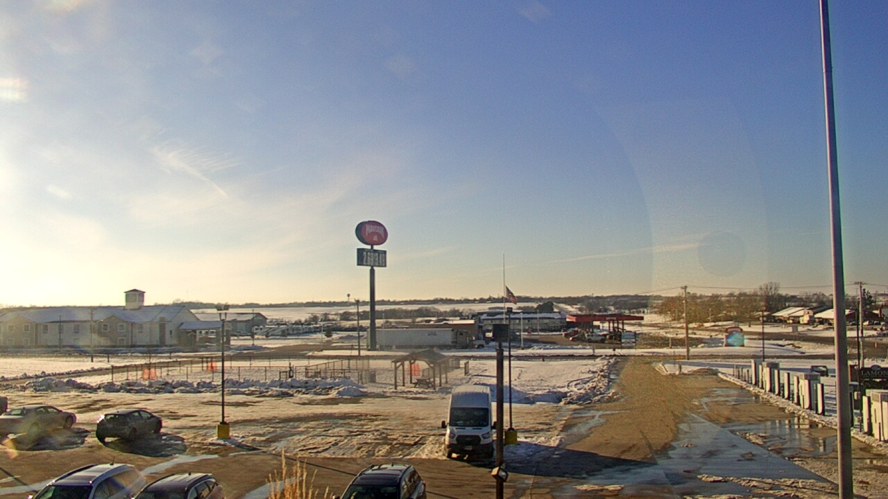 Thumbnail for current weather camera view from Amish Country Store in Lamoni, Iowa