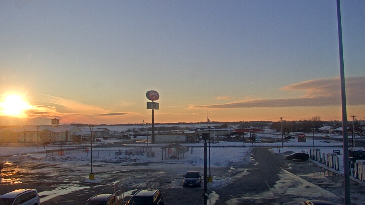 Thumbnail for current weather camera view from Amish Country Store in Lamoni, Iowa