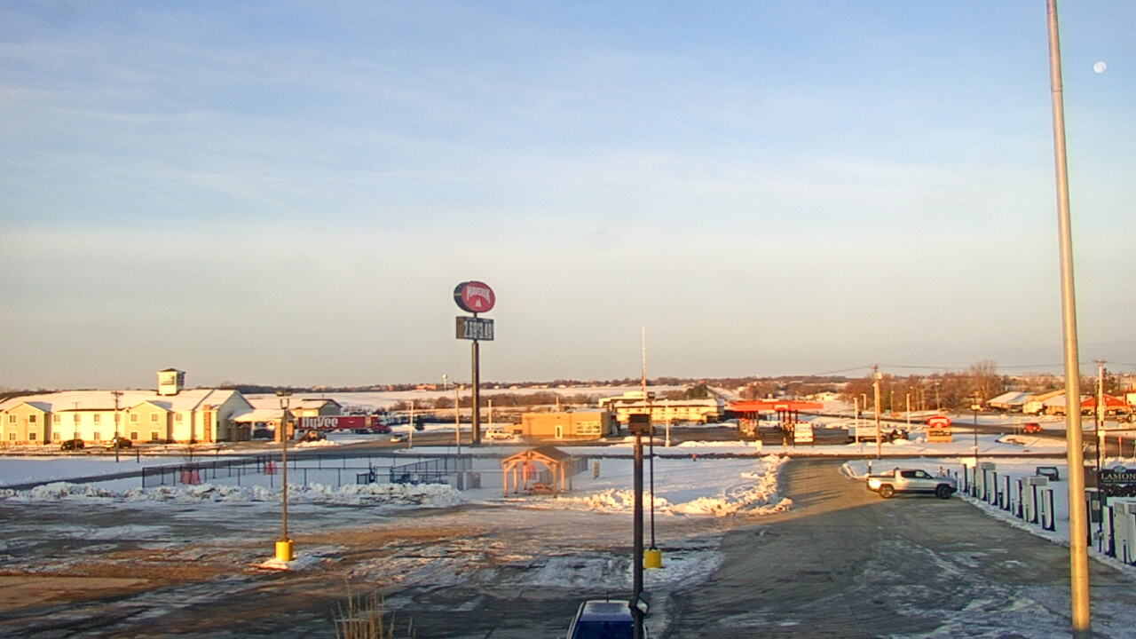 Thumbnail for current weather camera view from Amish Country Store in Lamoni, Iowa