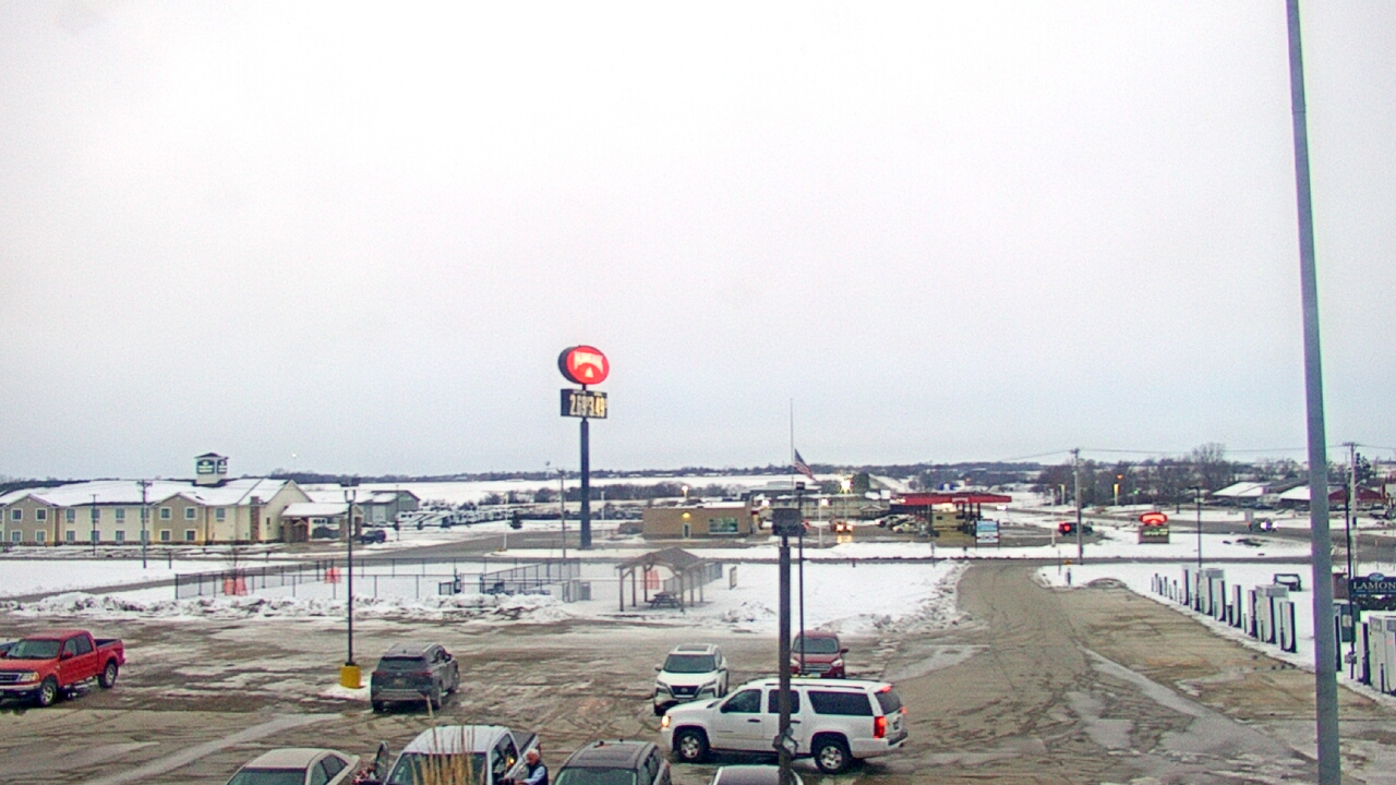 Thumbnail for current weather camera view from Amish Country Store in Lamoni, Iowa