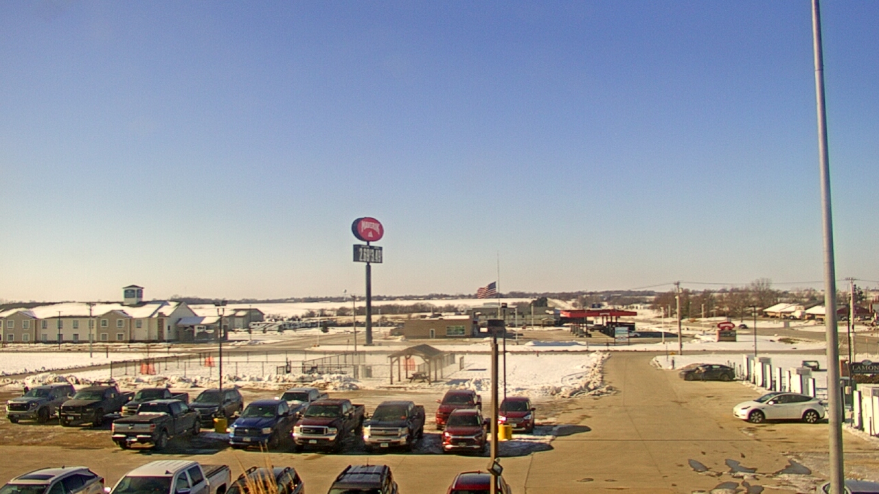 Thumbnail for current weather camera view from Amish Country Store in Lamoni, Iowa