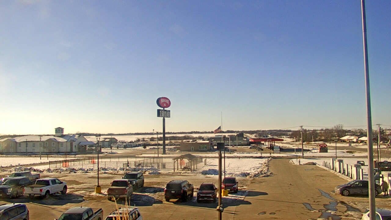 Thumbnail for current weather camera view from Amish Country Store in Lamoni, Iowa