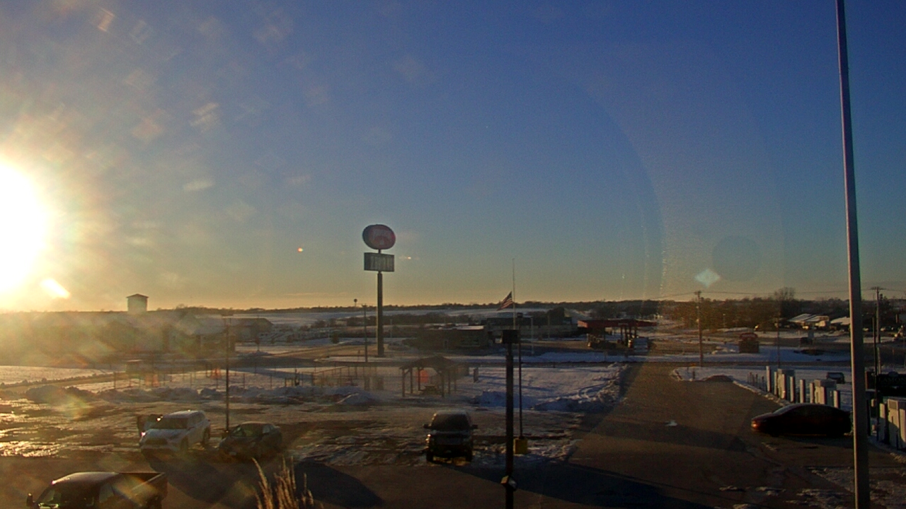Thumbnail for current weather camera view from Amish Country Store in Lamoni, Iowa