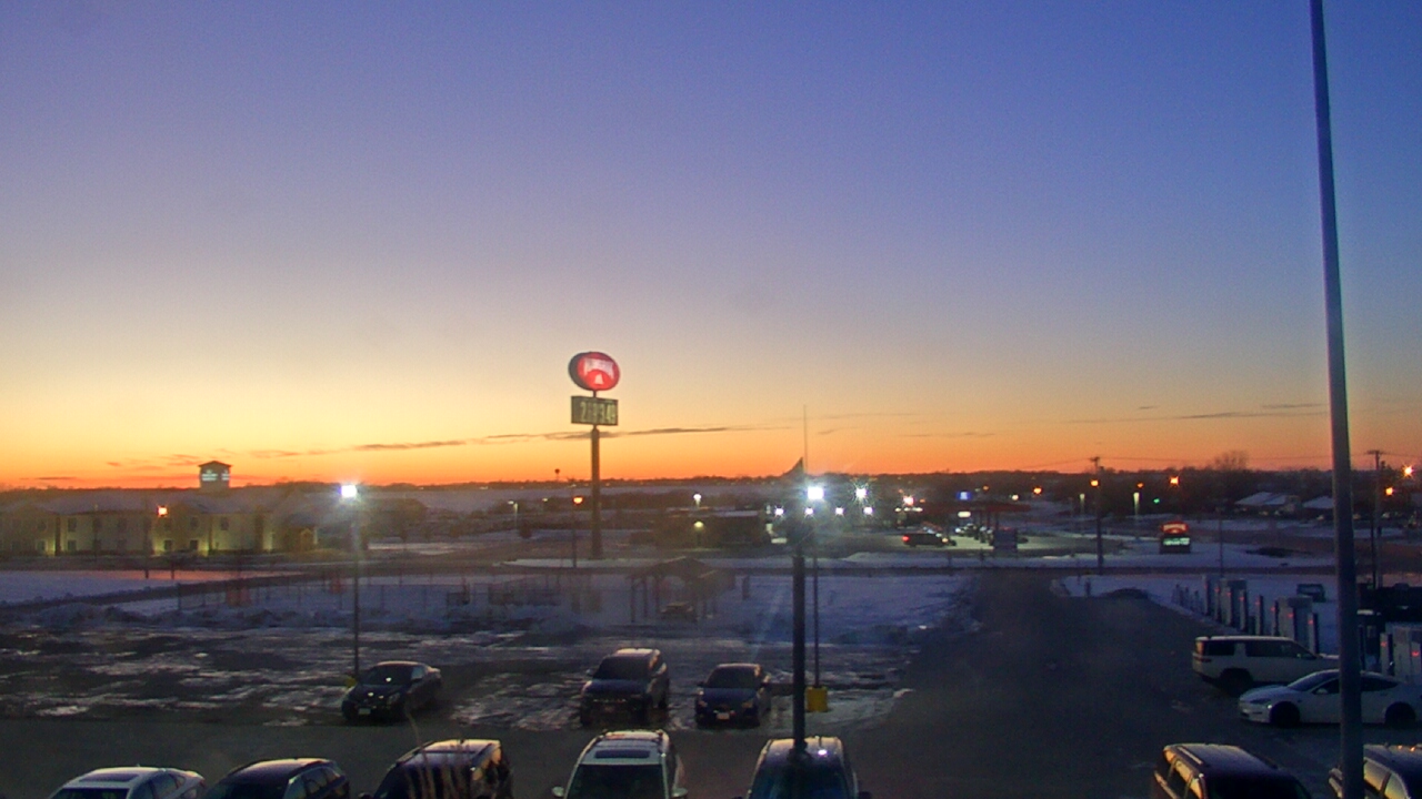 Thumbnail for current weather camera view from Amish Country Store in Lamoni, Iowa
