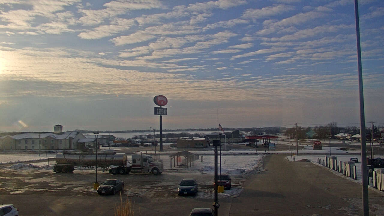 Thumbnail for current weather camera view from Amish Country Store in Lamoni, Iowa