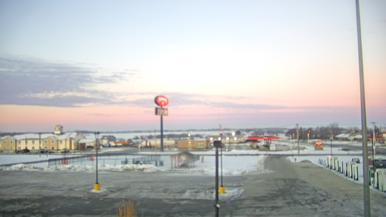 Thumbnail for current weather camera view from Amish Country Store in Lamoni, Iowa