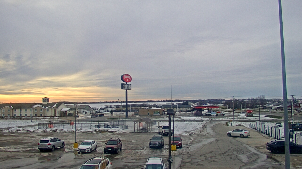 Thumbnail for current weather camera view from Amish Country Store in Lamoni, Iowa