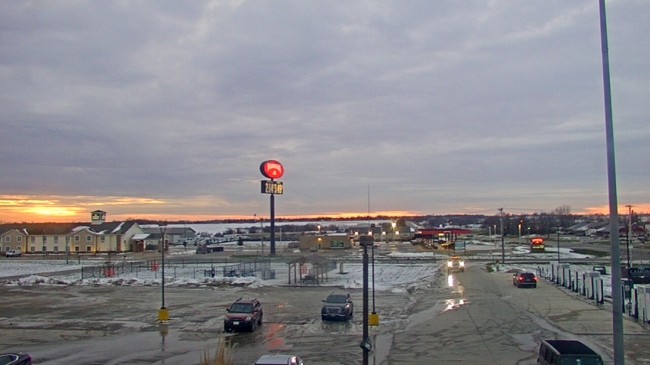 Thumbnail for current weather camera view from Amish Country Store in Lamoni, Iowa