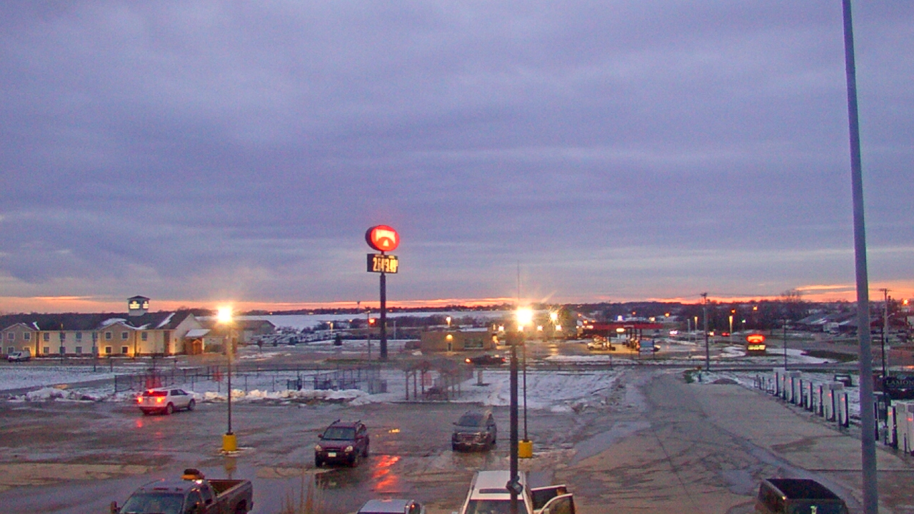 Thumbnail for current weather camera view from Amish Country Store in Lamoni, Iowa