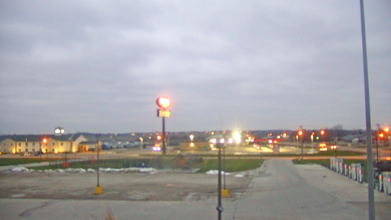 Thumbnail for current weather camera view from Amish Country Store in Lamoni, Iowa