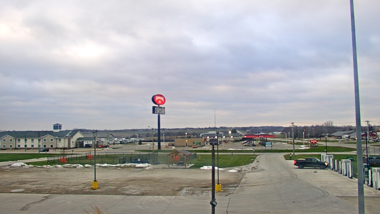 Thumbnail for current weather camera view from Amish Country Store in Lamoni, Iowa