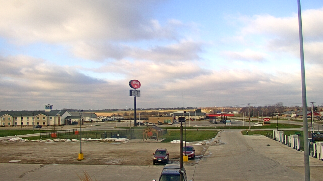 Thumbnail for current weather camera view from Amish Country Store in Lamoni, Iowa