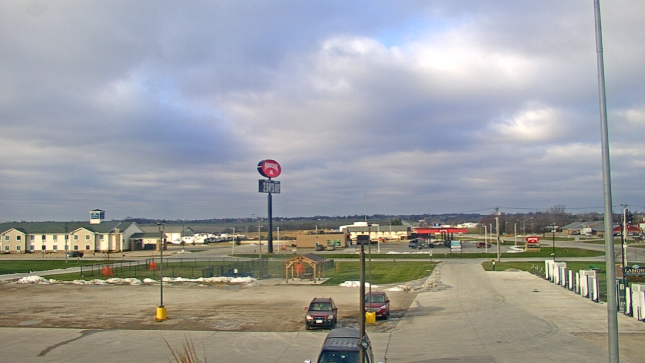 Thumbnail for current weather camera view from Amish Country Store in Lamoni, Iowa