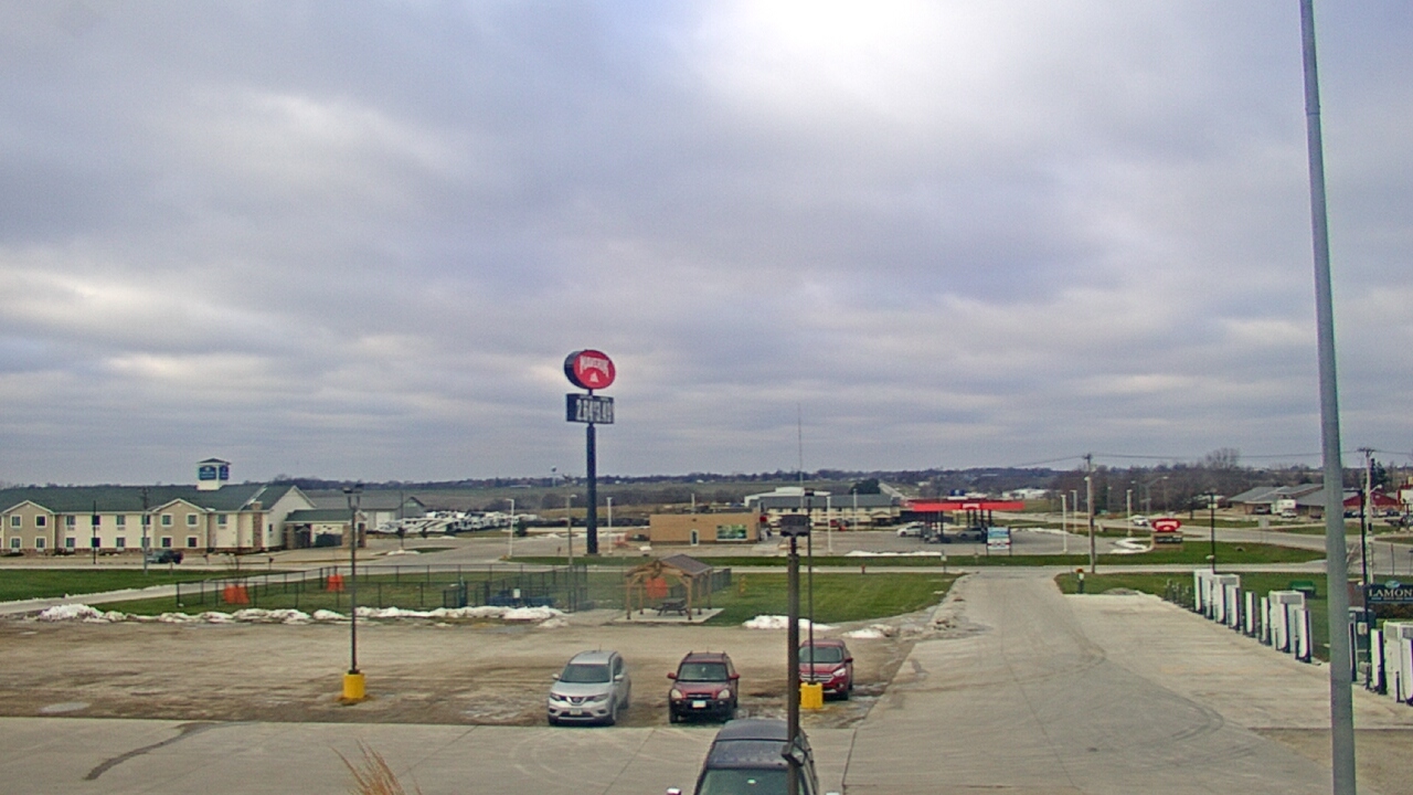 Thumbnail for current weather camera view from Amish Country Store in Lamoni, Iowa