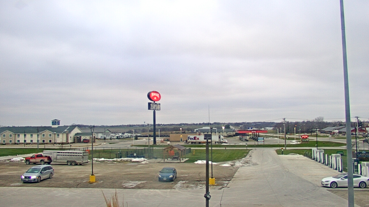 Thumbnail for current weather camera view from Amish Country Store in Lamoni, Iowa