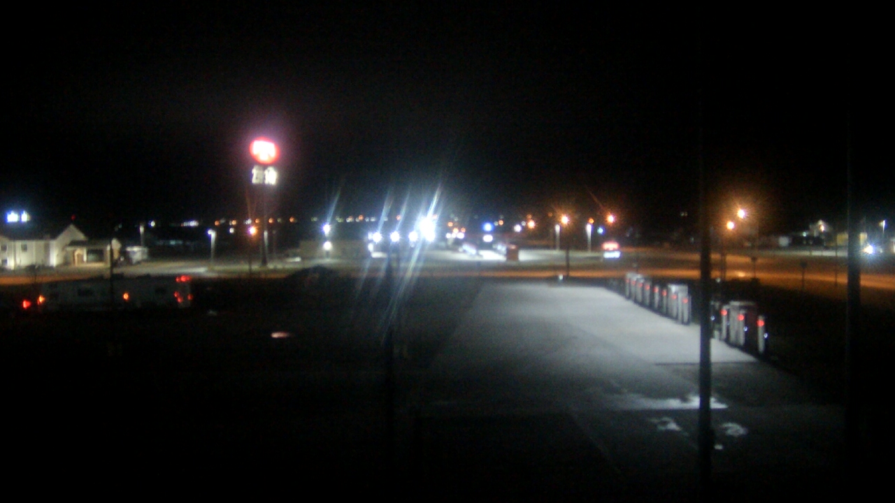 Thumbnail for current weather camera view from Amish Country Store in Lamoni, Iowa