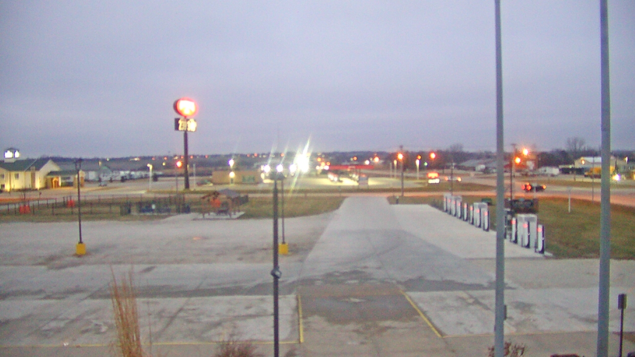Thumbnail for current weather camera view from Amish Country Store in Lamoni, Iowa