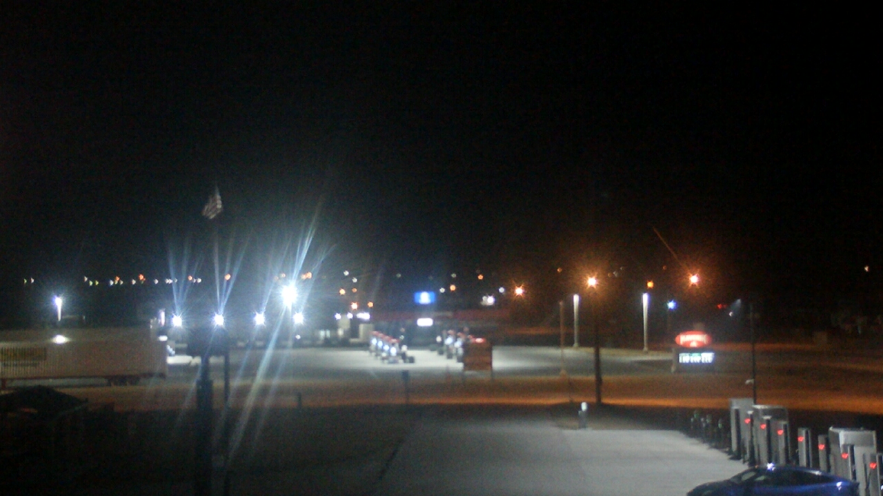 Thumbnail for current weather camera view from Amish Country Store in Lamoni, Iowa