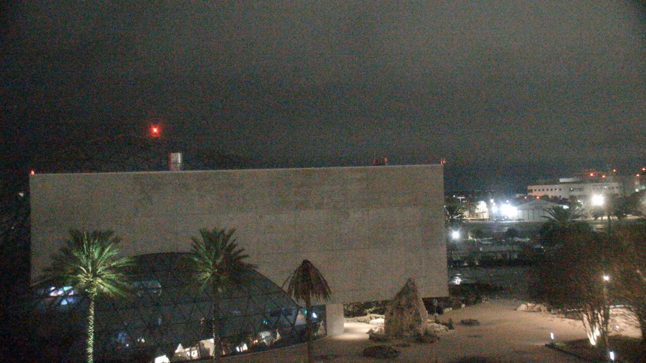 Thumbnail for current weather camera view from Mahaffey Theater in St. Petersburg, Florida