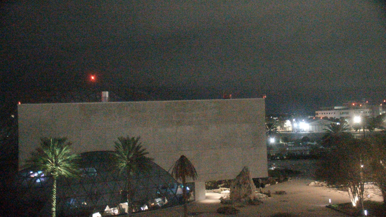 Thumbnail for current weather camera view from Mahaffey Theater in St. Petersburg, Florida