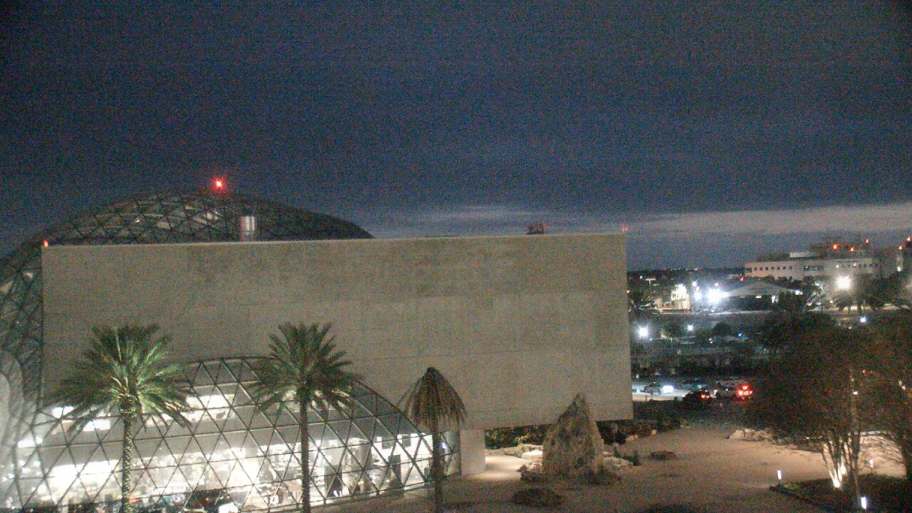 Thumbnail for current weather camera view from Mahaffey Theater in St. Petersburg, Florida