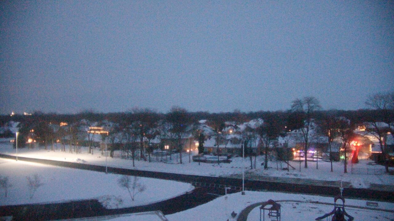 Thumbnail for current weather camera view from Morris Elementary School in Morris, Illinois