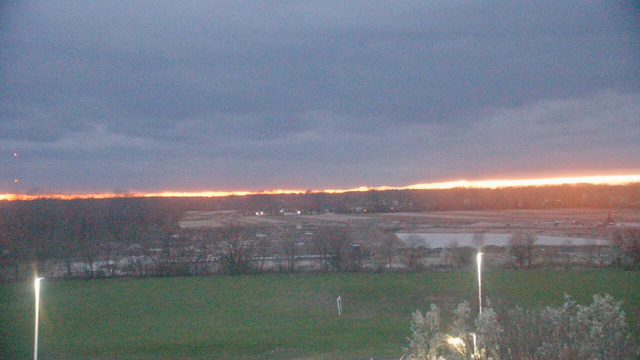 Thumbnail for current weather camera view from Morris Elementary School in Morris, Illinois