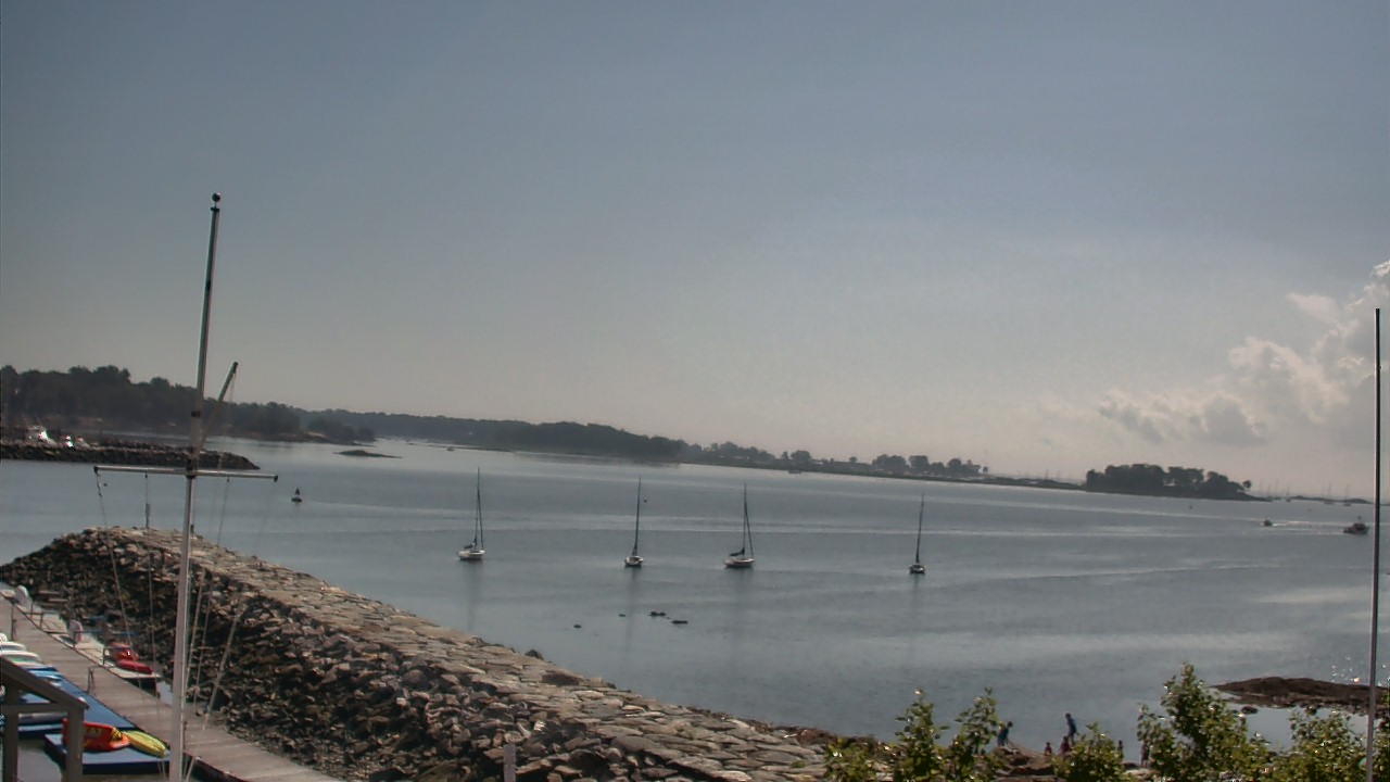Thumbnail for current weather camera view from Beach Point Club in Mamaroneck, New York