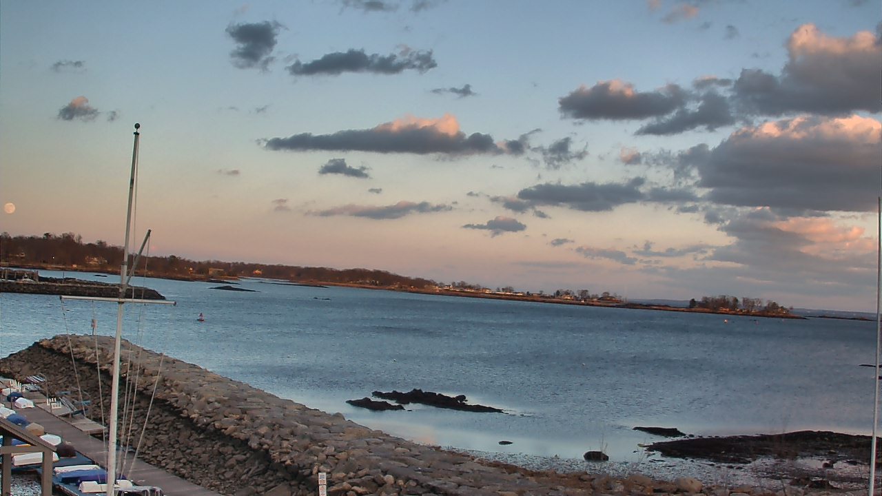 Thumbnail for current weather camera view from Beach Point Club in Mamaroneck, New York