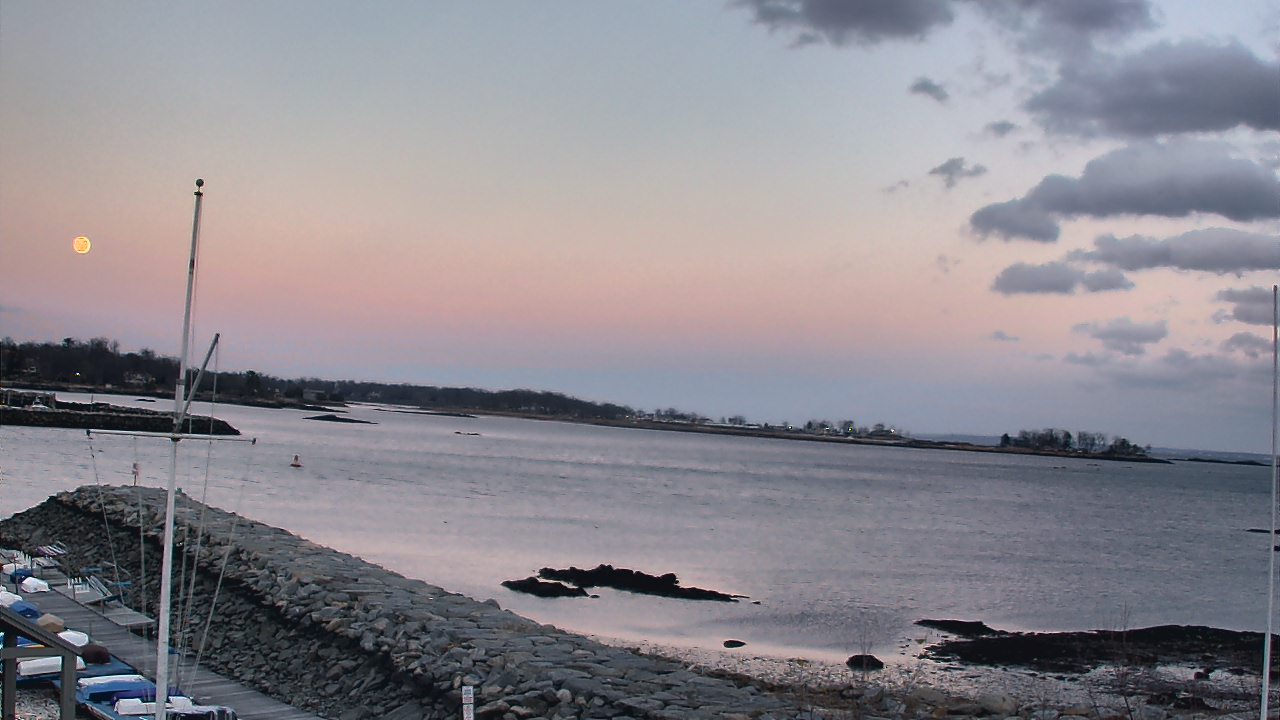 Thumbnail for current weather camera view from Beach Point Club in Mamaroneck, New York