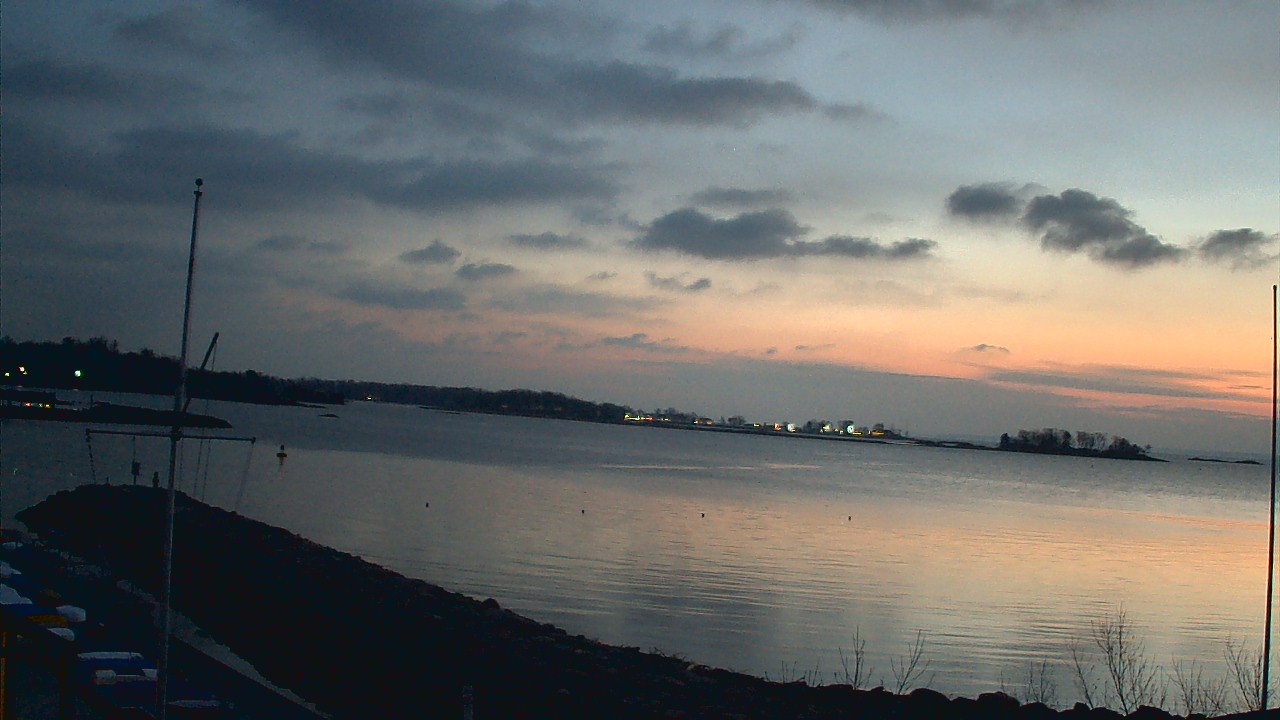 Thumbnail for current weather camera view from Beach Point Club in Mamaroneck, New York