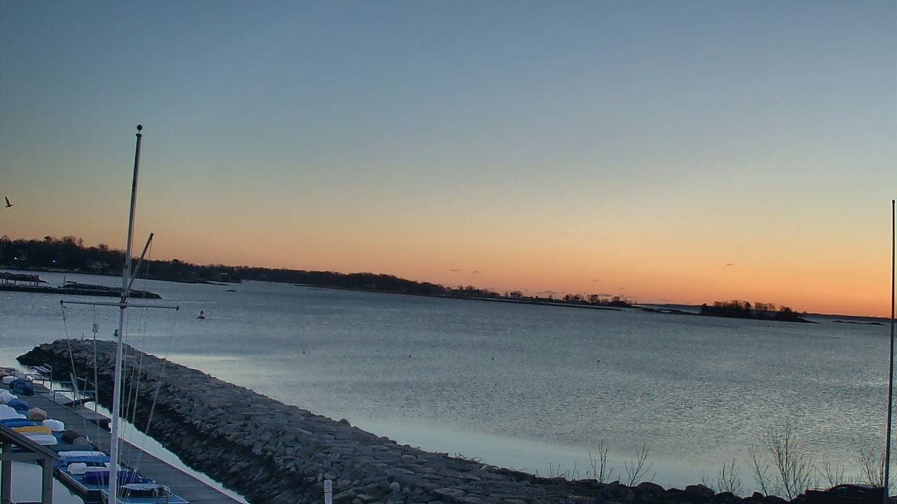 Thumbnail for current weather camera view from Beach Point Club in Mamaroneck, New York