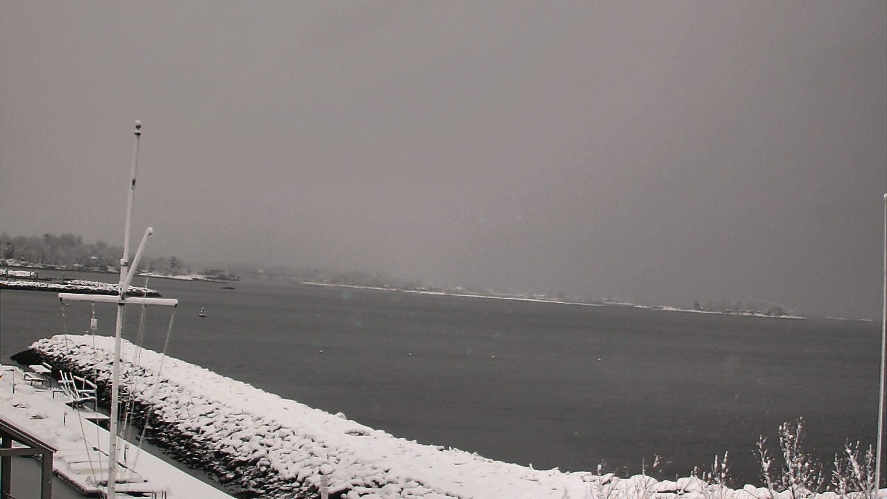 Thumbnail for current weather camera view from Beach Point Club in Mamaroneck, New York