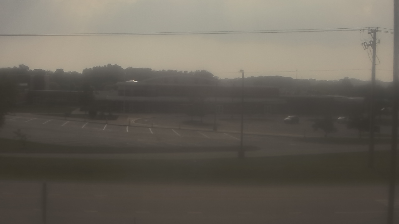 Thumbnail for current weather camera view from Fremont School District 79 in Mundelein, Illinois
