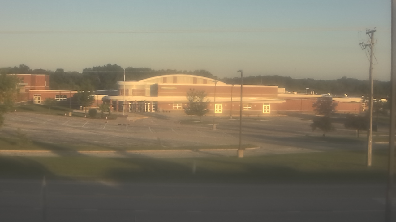 Thumbnail for current weather camera view from Fremont School District 79 in Mundelein, Illinois