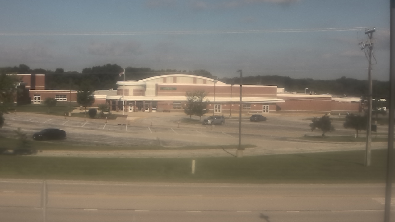 Thumbnail for current weather camera view from Fremont School District 79 in Mundelein, Illinois