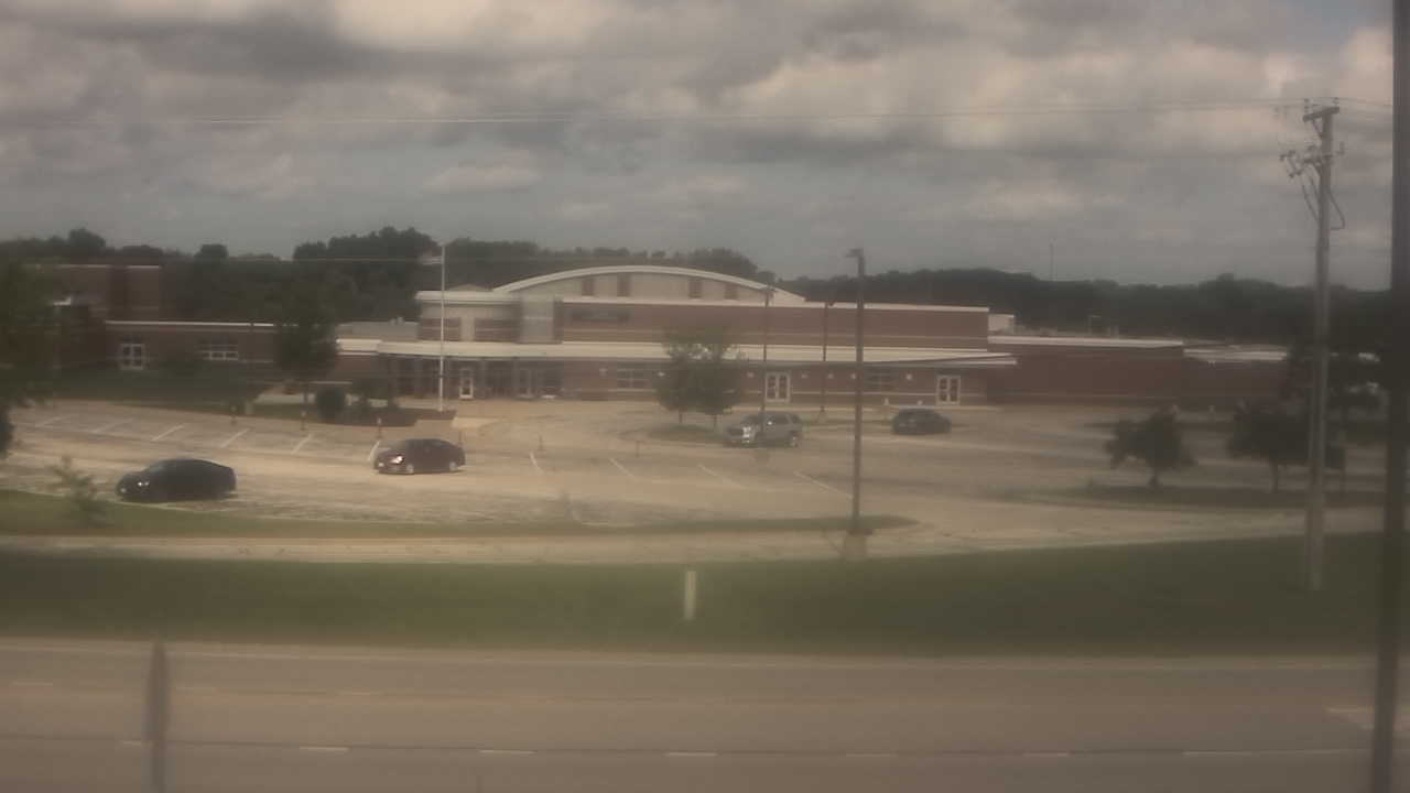 Thumbnail for current weather camera view from Fremont School District 79 in Mundelein, Illinois