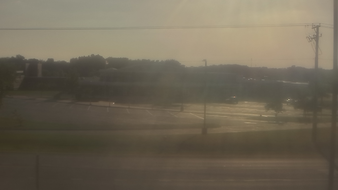 Thumbnail for current weather camera view from Fremont School District 79 in Mundelein, Illinois